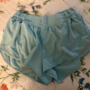 Lululemon shorts hotty hot 2.5